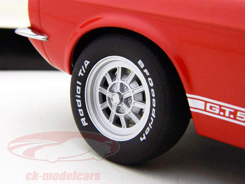 AUTOart 1:18 白のストライプ分とフォードマスタングシェルビーGT500 