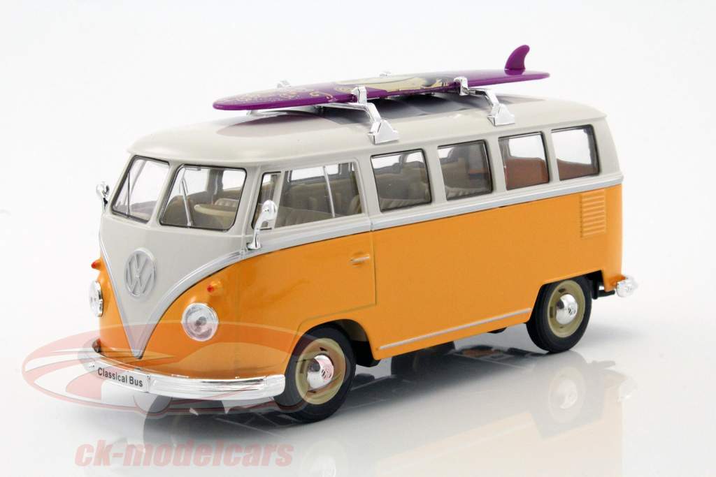 Volkswagen VW Classic Bus met surfboard Bouwjaar 1962 geel / wit 1:24 Welly