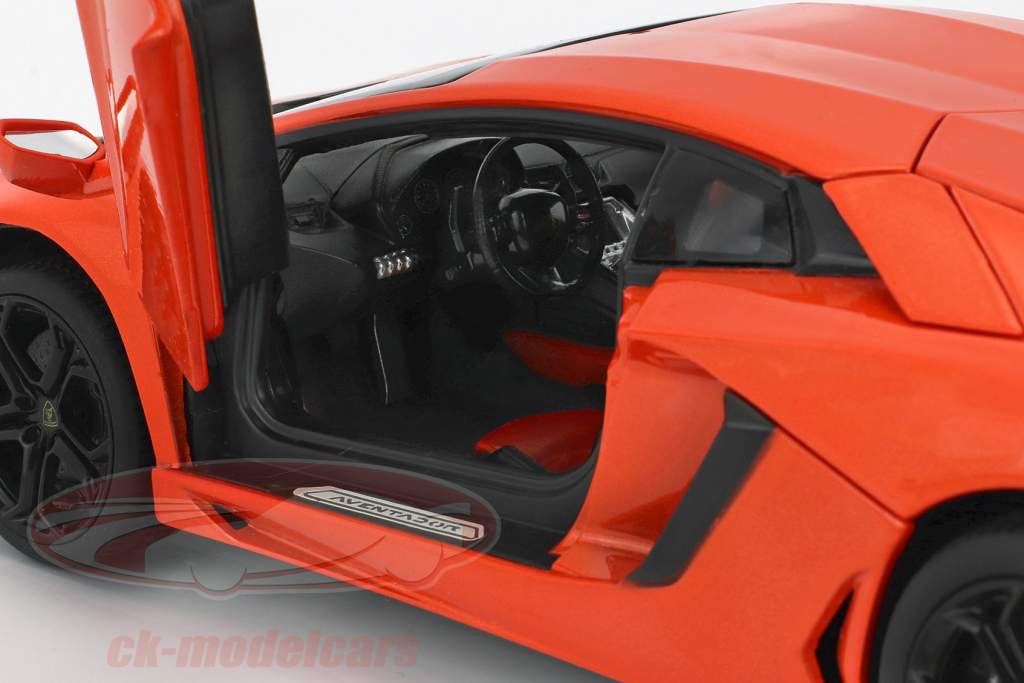 Lamborghini Aventador LP 700-4 oranje 1:18 Rastar