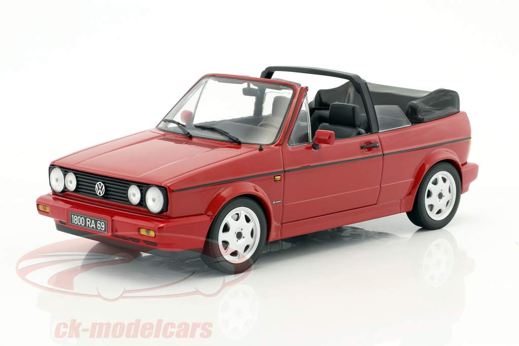 Volkswagen VW Golf I Cabriolet "Erdbeerkörbchen" Bouwjaar 1992 rood 1:18 Norev