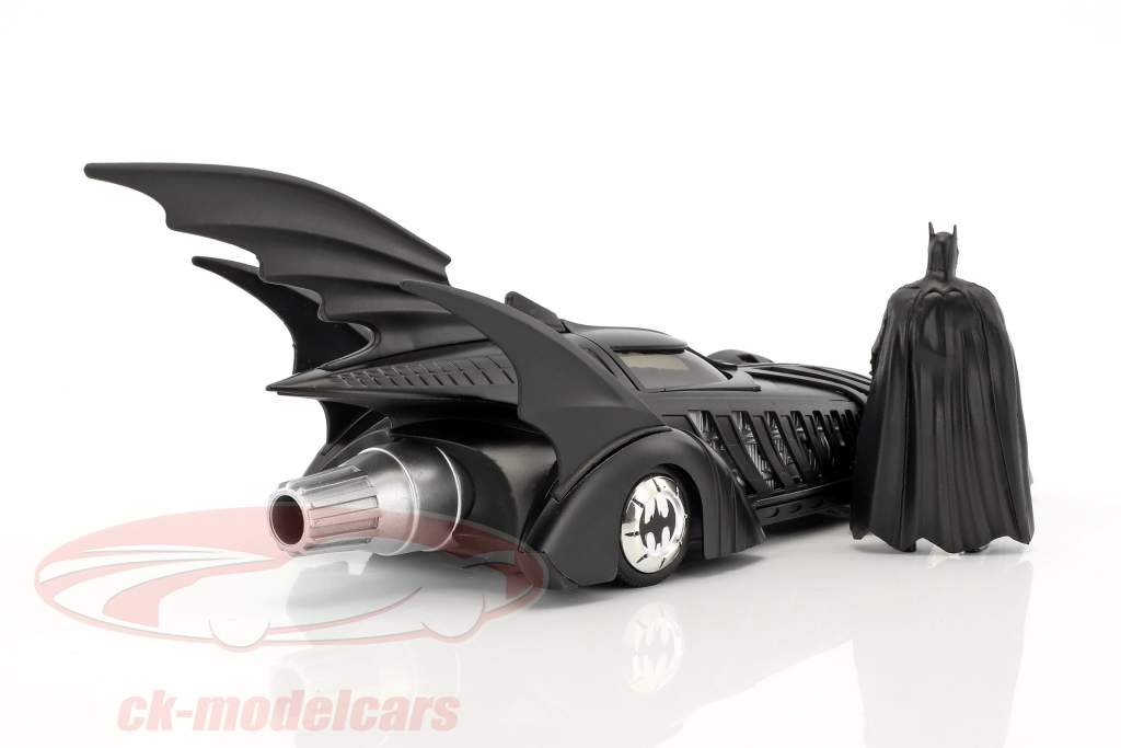 Batmobile filme Batman Forever (1995) preto com figura Batman 1:24 Jada Toys