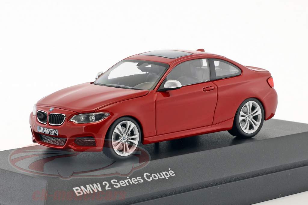 BMW 2 Series Coupe (F22) rot 1:43 Minichamps