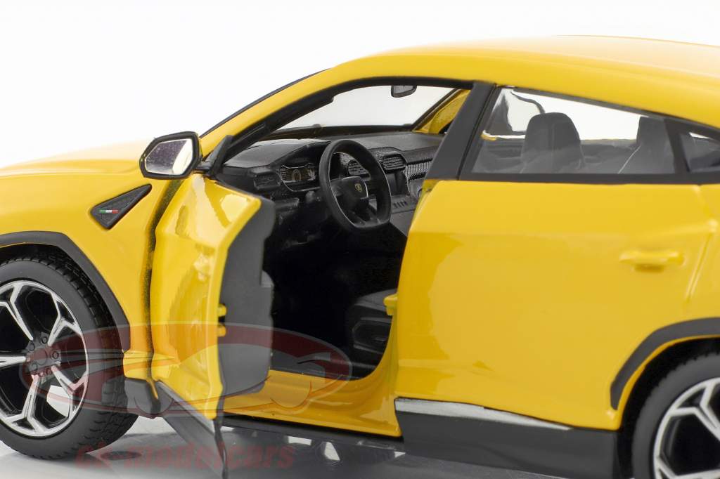 Lamborghini Urus yellow 1:24 Maisto