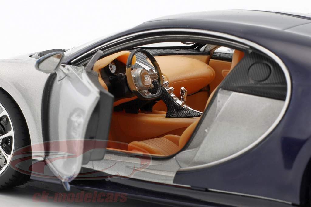 Bugatti Chiron 建造年份 2017 银 / 蓝 1:24 Welly