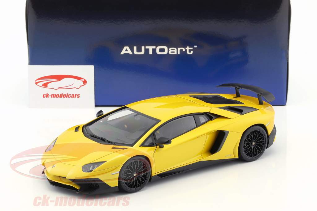 AUTOart 1:18 Lamborghini Aventador LP750-4 SV 築 2015 黄色 74558 モデル 車 74558  674110745580