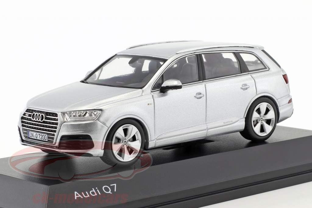 Audi Q7 イヤー 2015 箔 銀 1:43 Spark