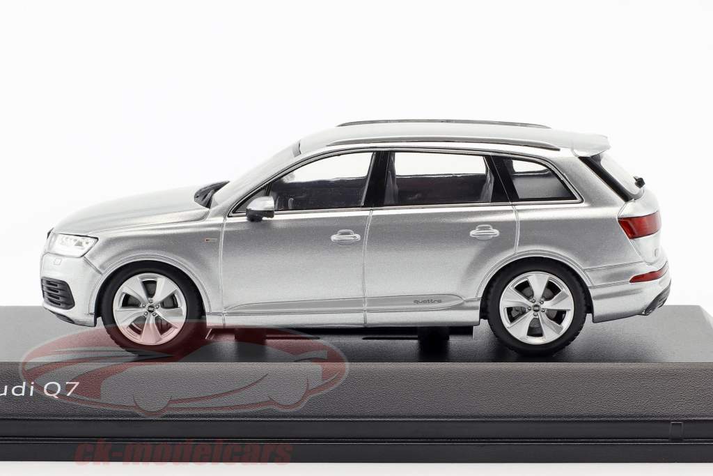 Audi Q7 År 2015 folie sølv 1:43 Spark