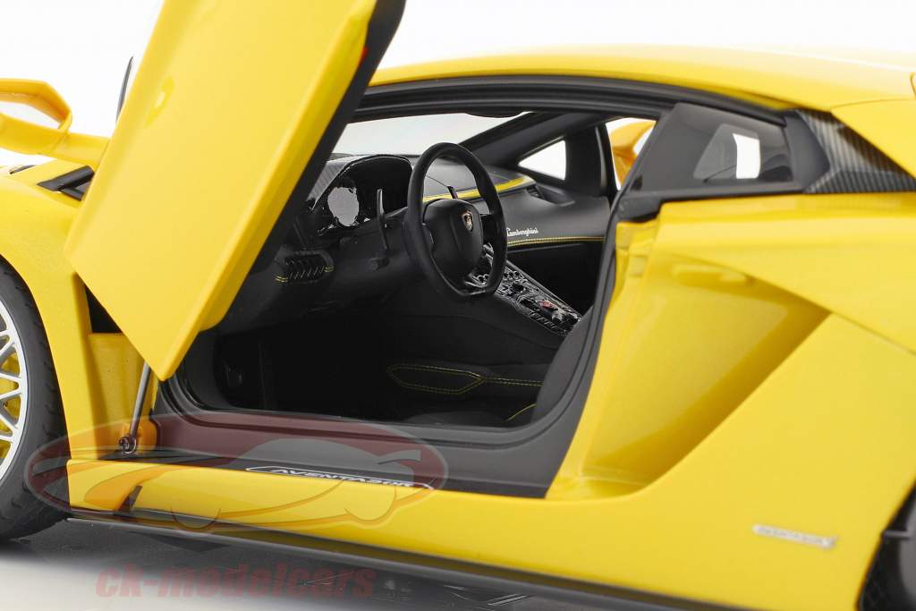 Lamborghini Aventador S Opførselsår 2017 perl gul 1:18 AUTOart