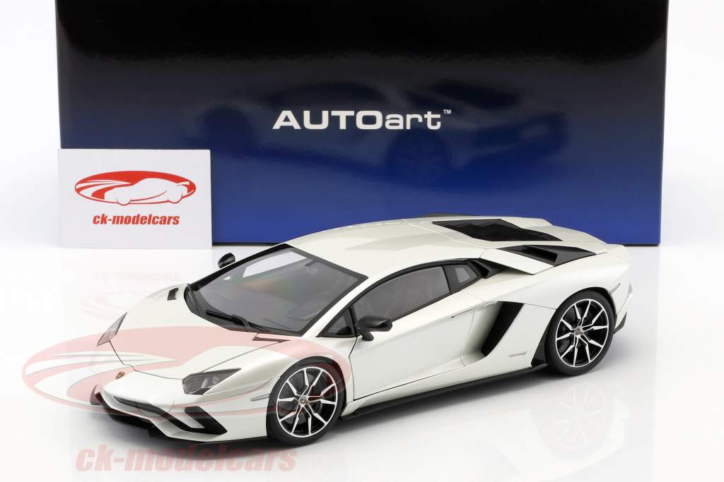 AUTOart 1:18 Lamborghini Aventador S 築 