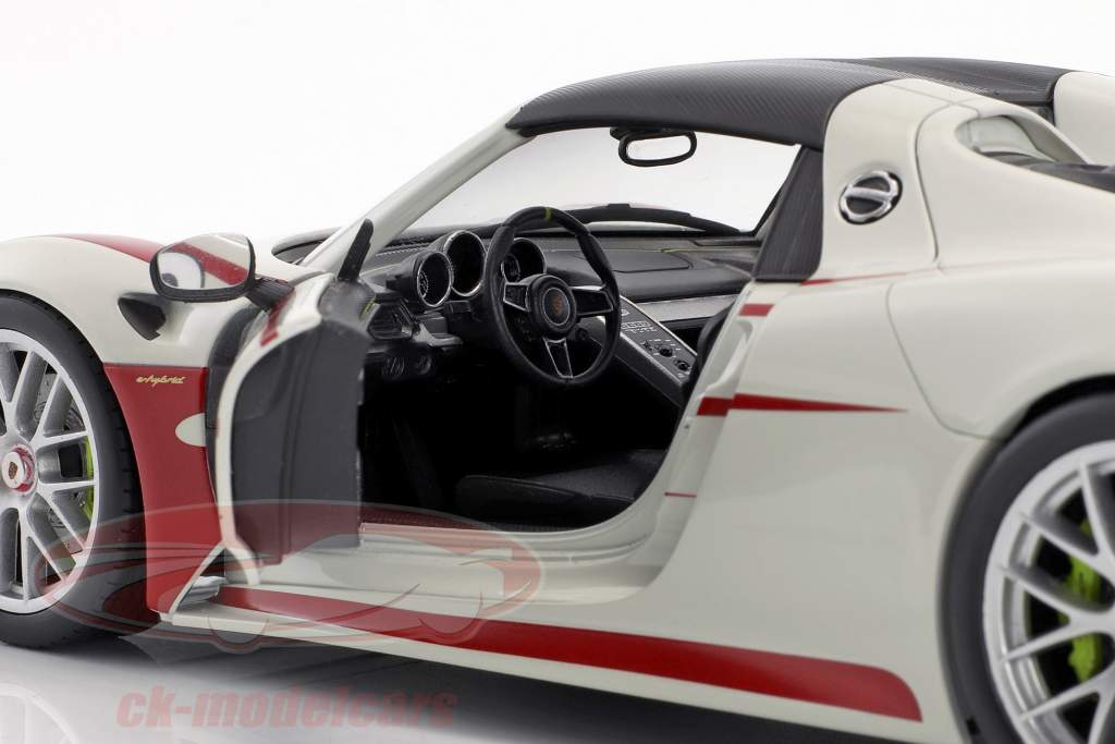 Porsche 918 Spyder #3 Salzburg Design weiß / rot 1:18 Welly