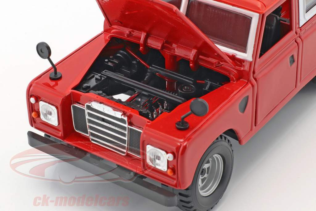 Land Rover Series II rood / wit 1:24 Bburago