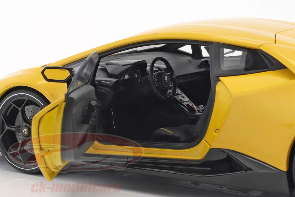 Lamborghini Huracan Performante Bouwjaar 2017 parel geel 1:18 AUTOart