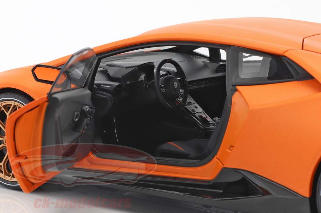 Lamborghini Huracan Performante anno di costruzione 2017 anthaeus arancione 1:18 AUTOart