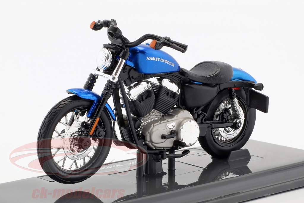 Harley-Davidson XL 1200N Nightster Baujahr 2012 blau 1:18 Maisto