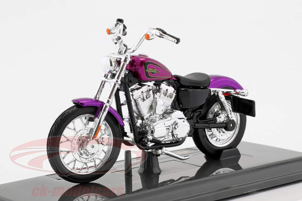 Harley-Davidson XL 1200V Seventy-Two anno di costruzione 2013 viola 1:18 Maisto
