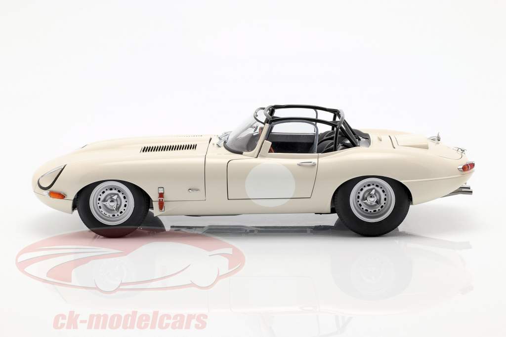 Jaguar Lightweight E-Type with removable Top white 1:18 AUTOart
