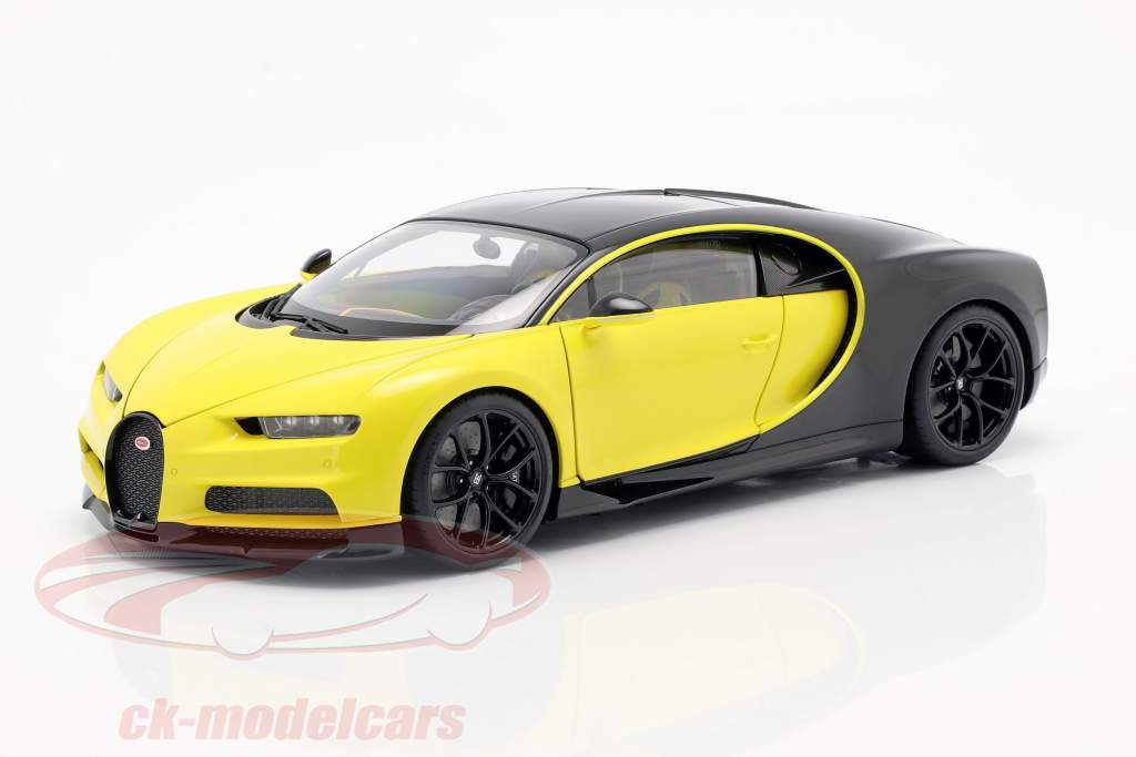 Bugatti Chiron Bouwjaar 2017 geel / zwart 1:18 AUTOart