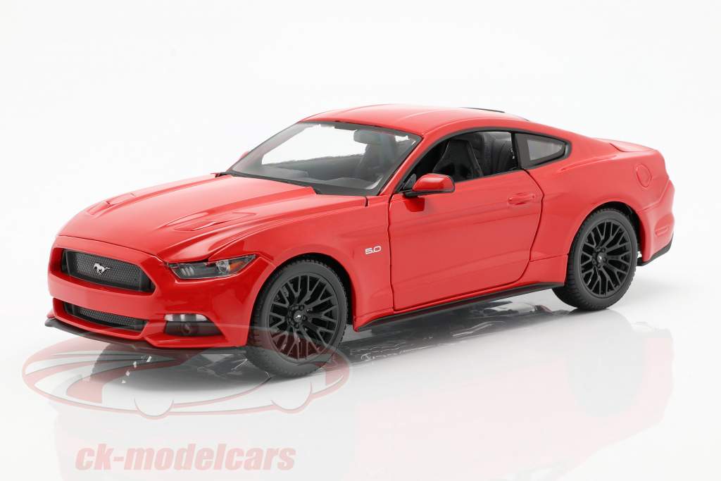 Ford Mustang Bouwjaar 2015 rood 1:18 Maisto