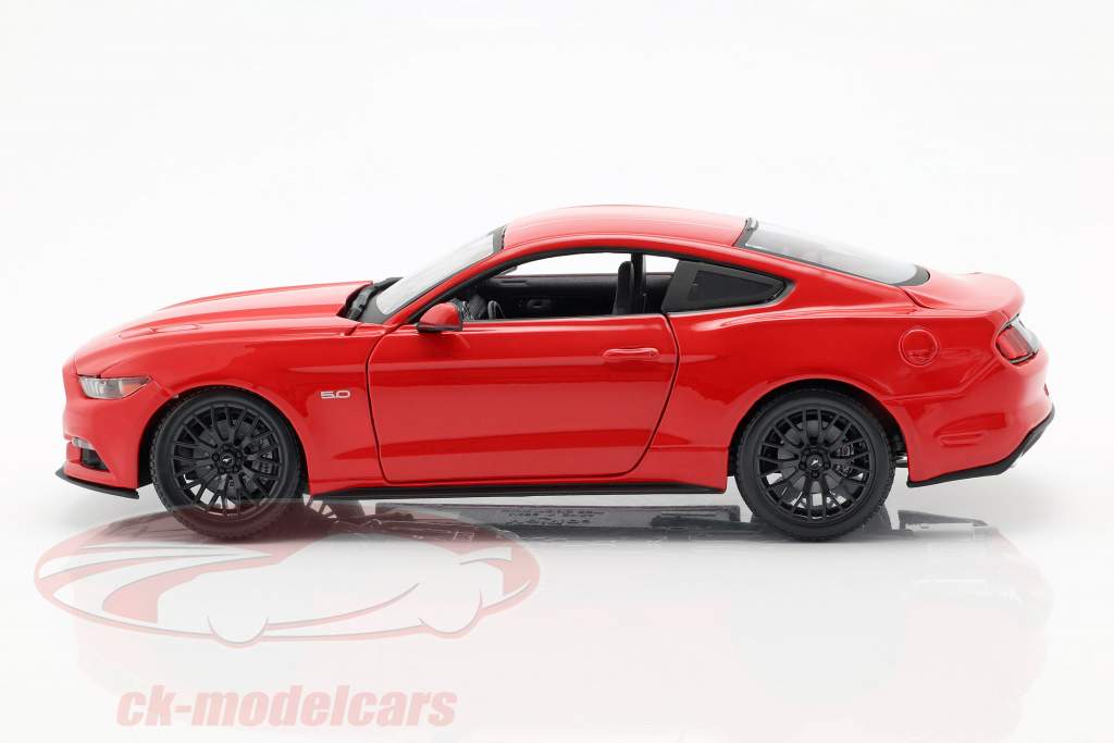 Ford Mustang Byggeår 2015 rød 1:18 Maisto