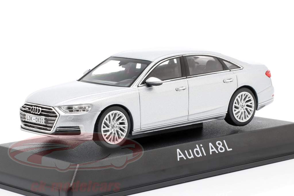 Audi A8L zilver 1:43 iScale