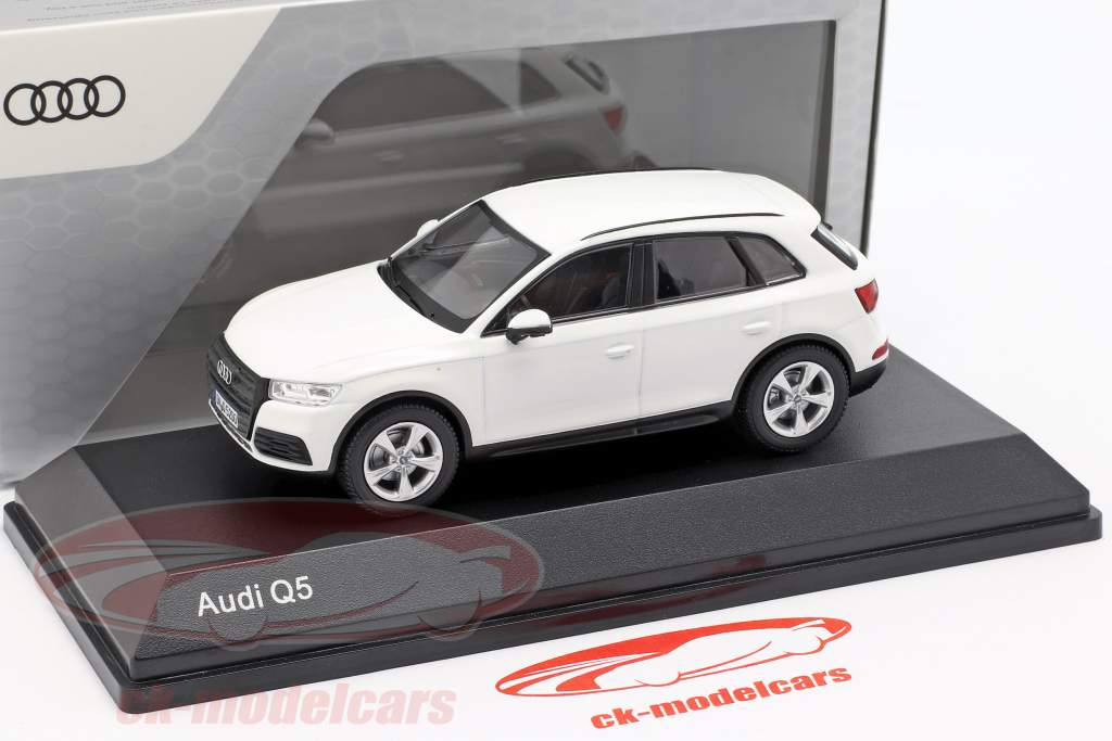 Audi Q5 ibis white 1:43 iScale