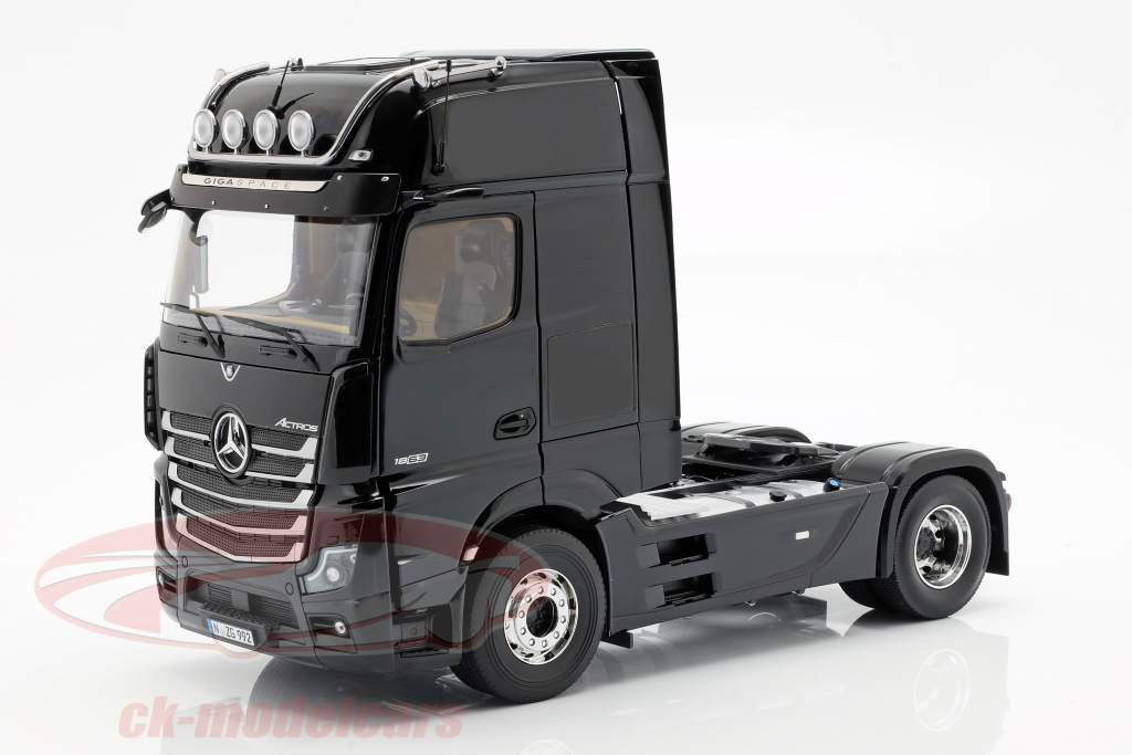 Mercedes-Benz Actros Gigaspace 4x2 camión lavado de cara 2018 negro 1:18 NZG