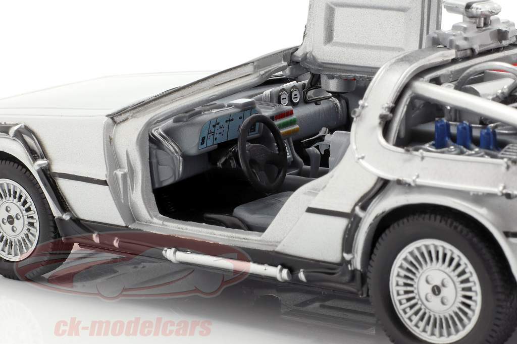 DeLorean Time Machine Back to the Future II 1:24 Welly