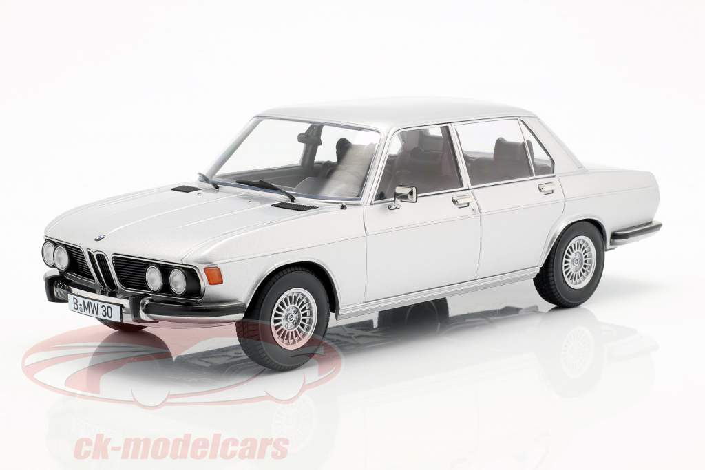 BMW 3.0S E3 Serie 2 Baujahr 1971 silber 1:18 KK-Scale