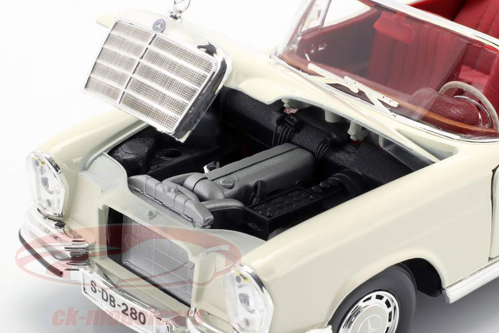 Mercedes-Benz 280 SE Year 1967 cream white 1:18 Maisto