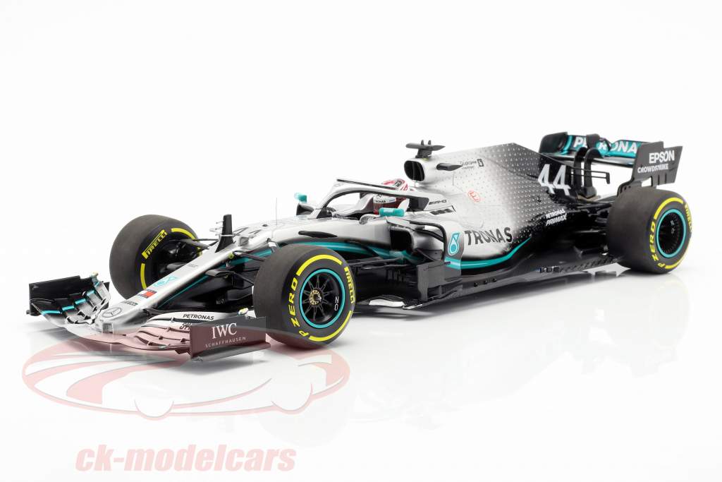 L. Hamilton Mercedes-AMG F1 W10 EQ #44 формула 1 чемпион мира 2019 1:18 Minichamps