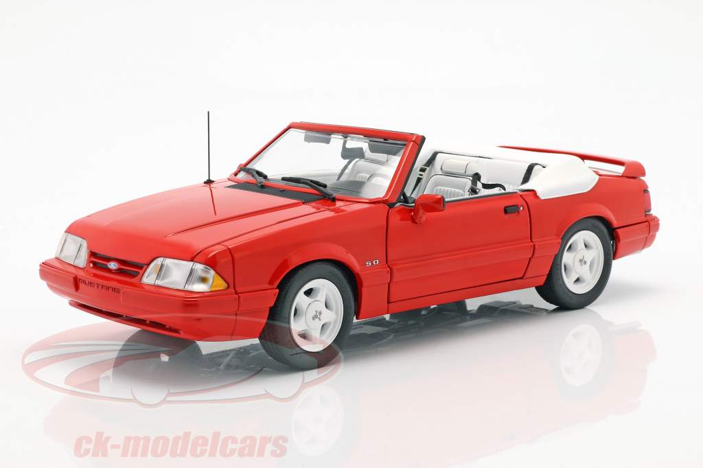 Ford Mustang LX converteerbaar Bouwjaar 1992 rood 1:18 GMP