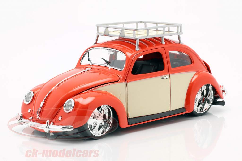 Volkswagen VW Beetle year 1951 red / cream white 1:18 Maisto