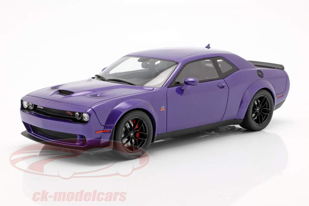 Dodge Challenger R/T Scat Pack Widebody 2019 violet metalen 1:18 GT-Spirit