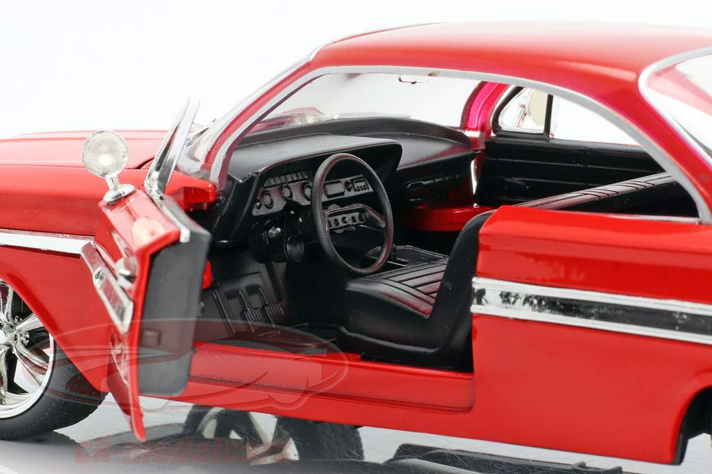 Dom's Chevrolet Impala Fast and Furious 8 2017 vermelho 1:24 Jada Toys