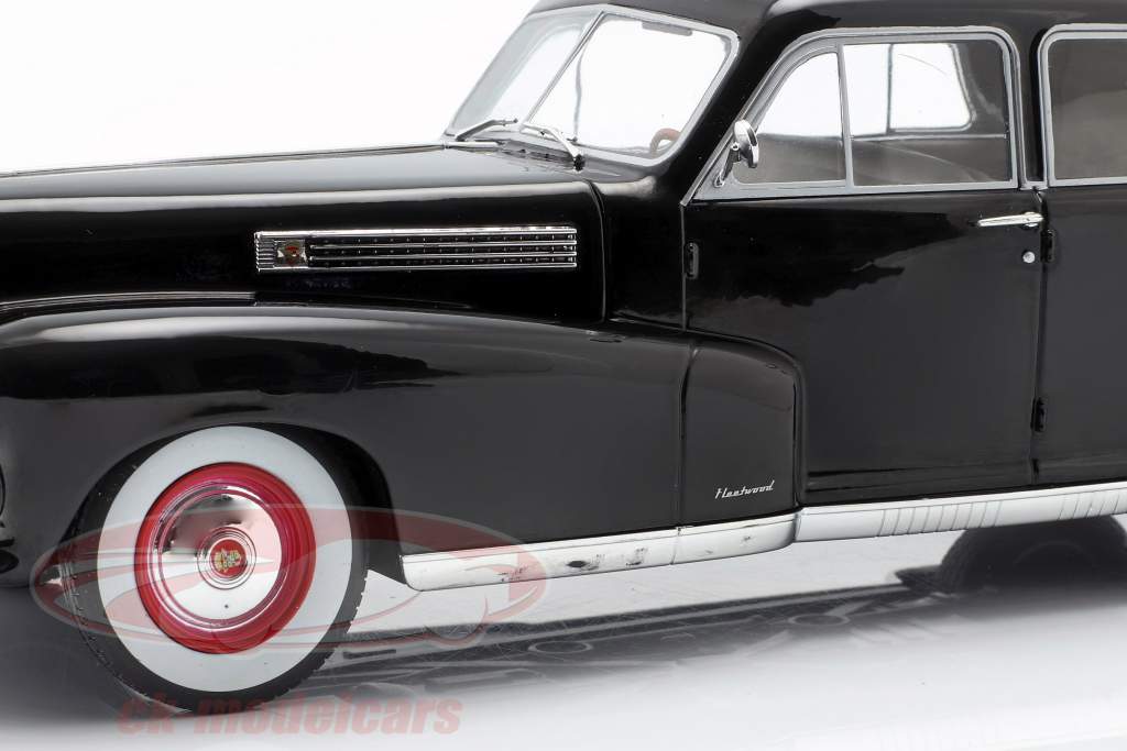 Fleetwood Series 60 Special Sedan Construction year 1941 black 1:18 Model Car Group / 2. choice