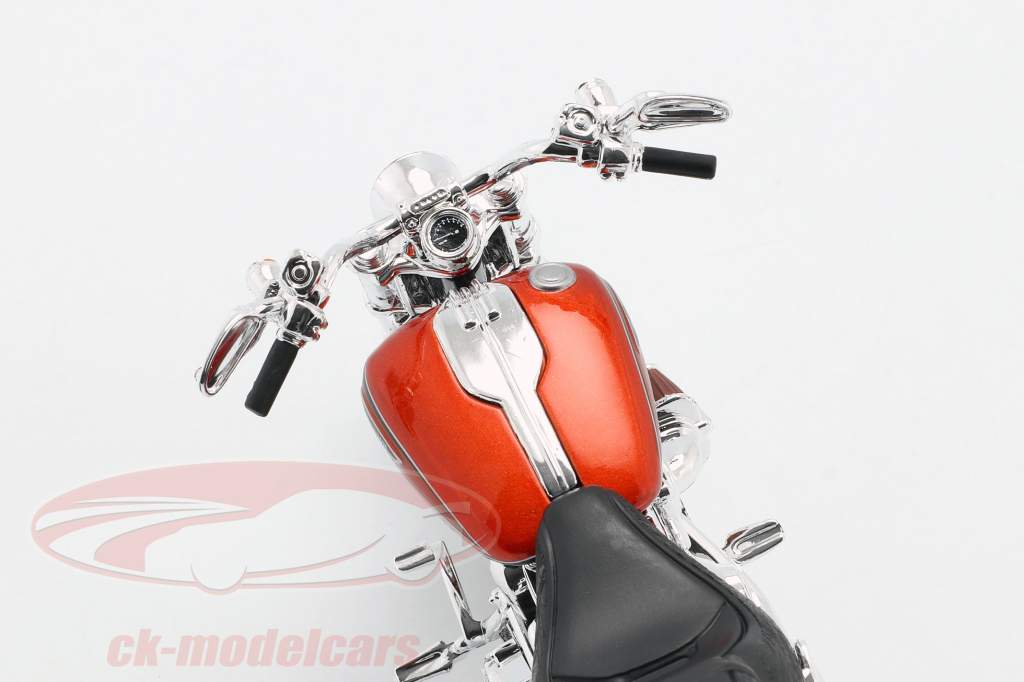 Harley Davidson CVO Breakout Baujahr 2014 orange metallic 1:12 Maisto