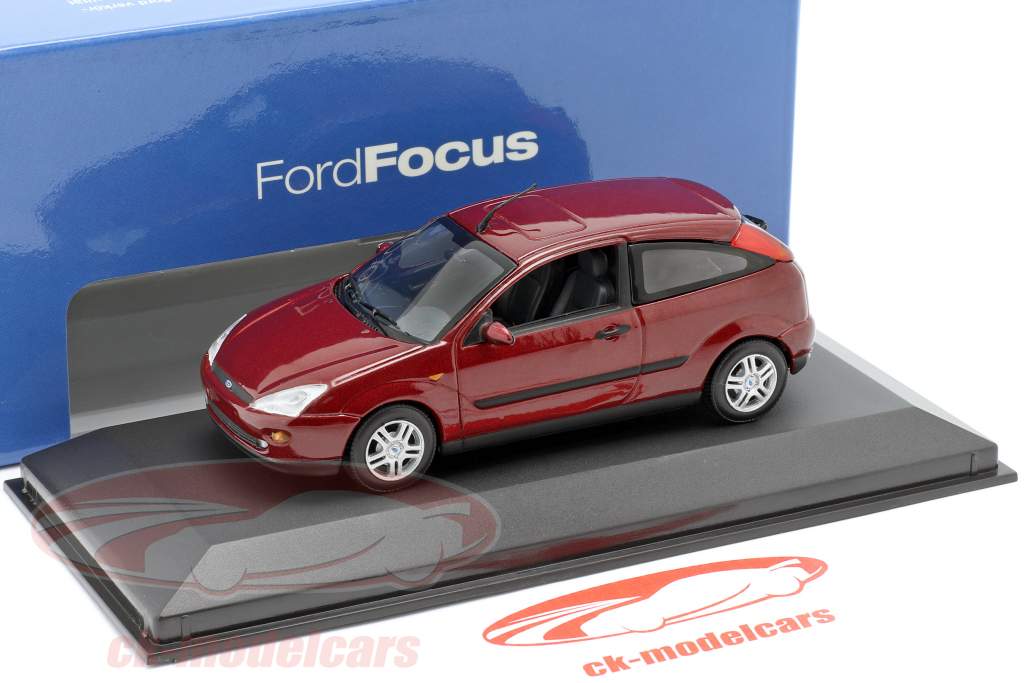 Ford Focus 3-deurs rood metalen 1:43 Minichamps