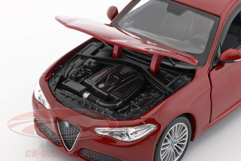 Alfa Romeo Giulia 赤 1:24 Bburago