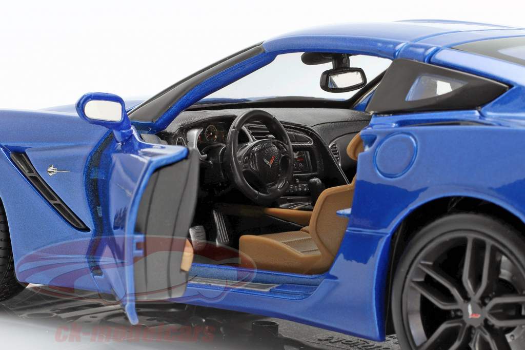 Chevrolet Corvette Stingray Z51 Year 2014 blue 1:18 Maisto