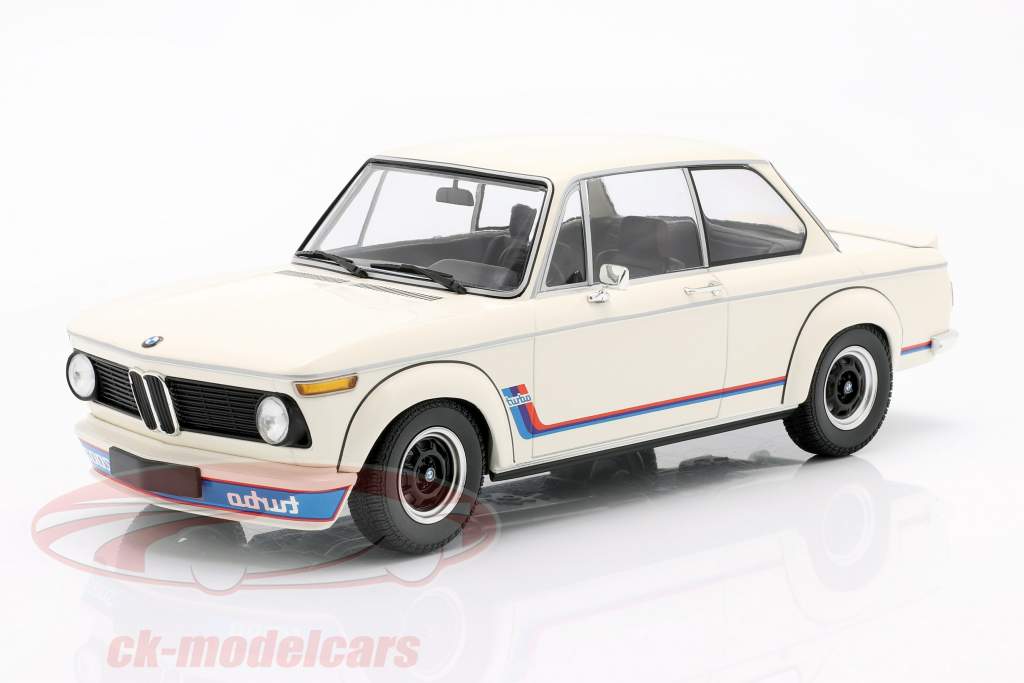 BMW 2002 Turbo (E20) Год постройки 1973 белый 1:18 Minichamps