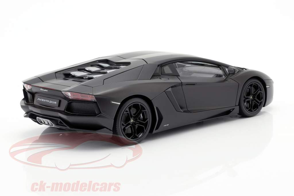 Lamborghini Aventador LP 700-4 year 2011 mat black 1:18 Welly