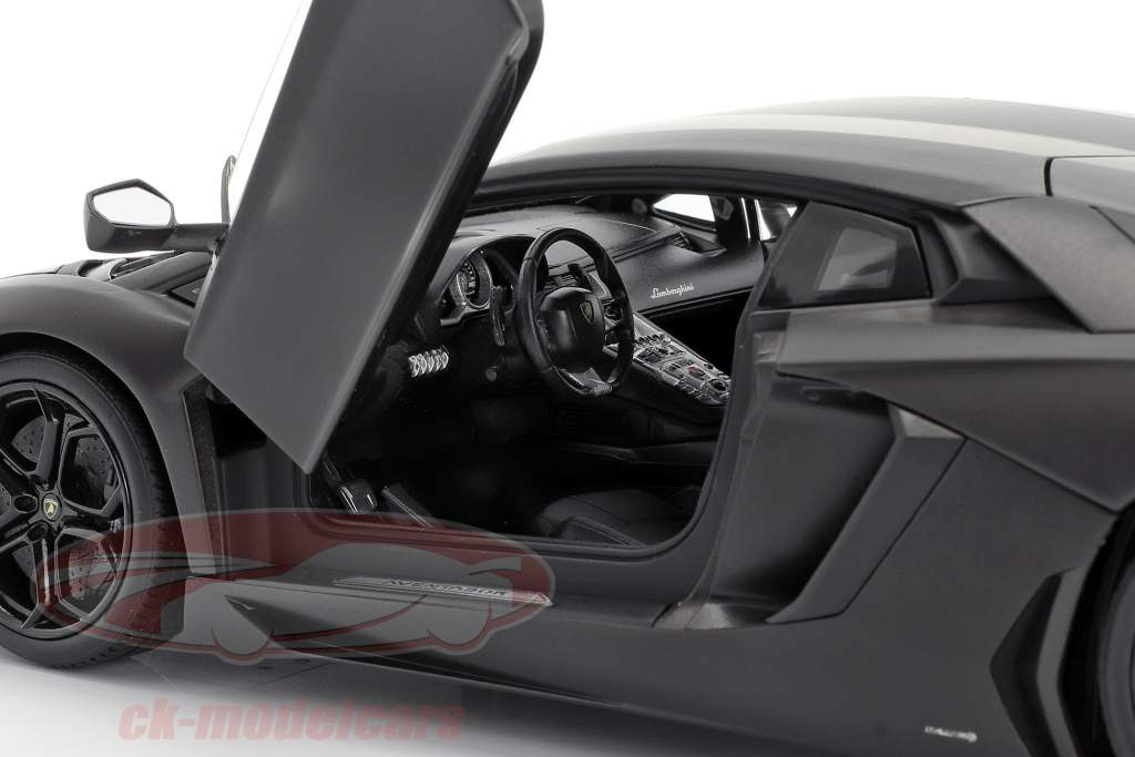 Lamborghini Aventador LP 700-4 year 2011 mat black 1:18 Welly