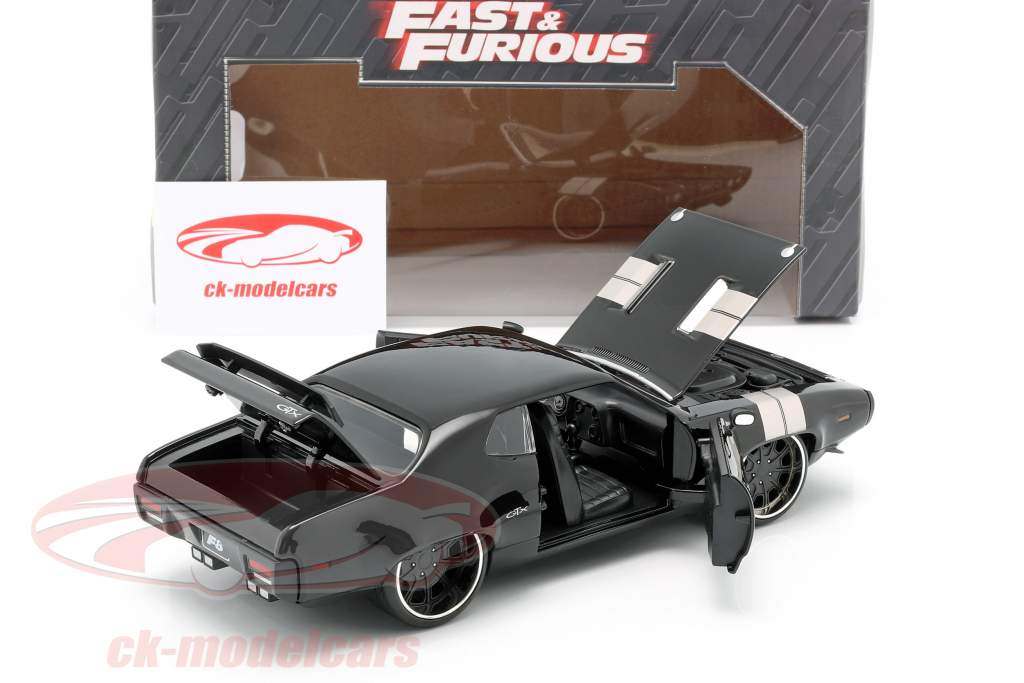 Dom's Plymouth GTX Fast and Furious 8 2017 zwart 1:24 Jada Toys