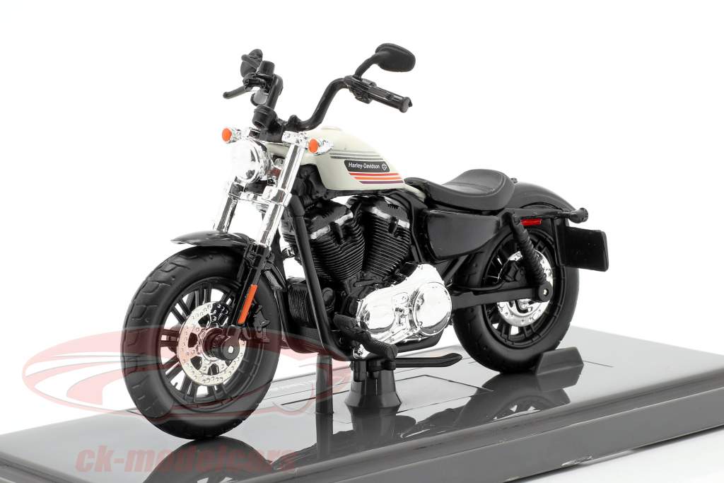 Harley Davidson Forty-Eight Special Australian Version 2018 black / white 1:18 Maisto