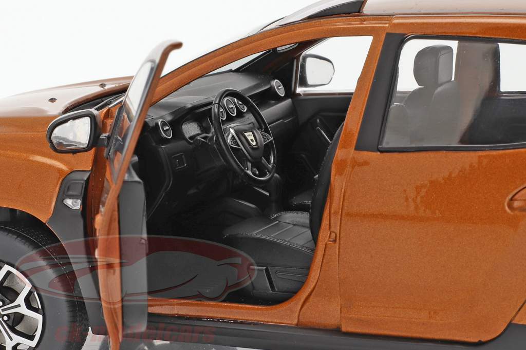Dacia Duster MK2 Bouwjaar 2018 taklamakan oranje 1:18 Solido