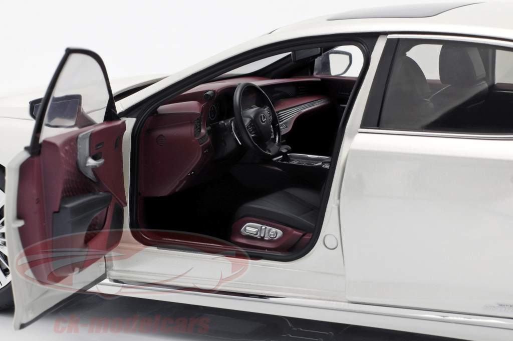 Lexus LS 500h Byggeår 2018 sonic hvid metallisk 1:18 AUTOart