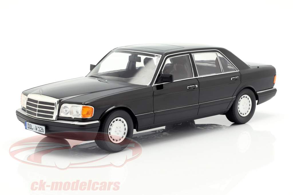 Mercedes-Benz 560 SEL Classe S. (W126) Anno di costruzione 1985 nero 1:18 iScale