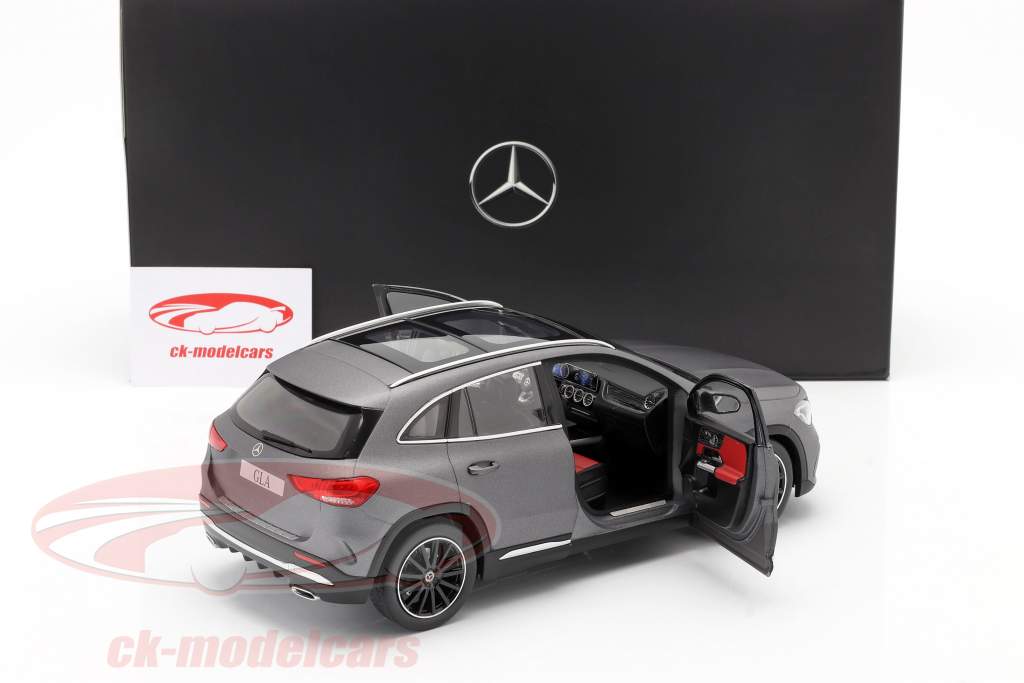 Mercedes-Benz Classe GLA (H247) Année de construction 2020 gris montagne 1:18 Z-Models