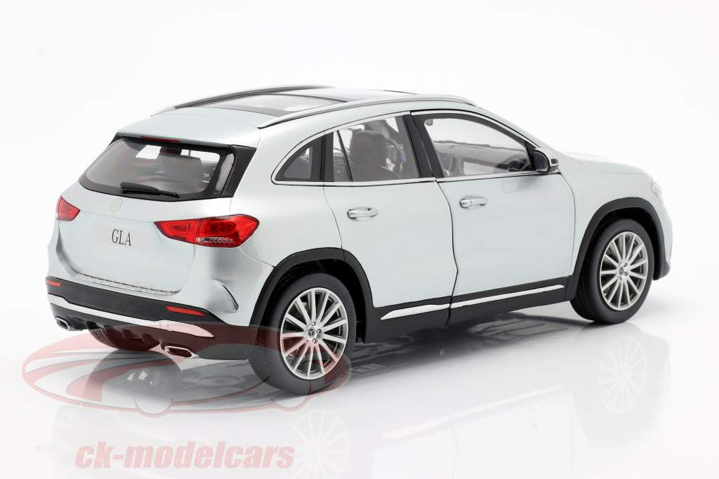Mercedes-Benz Classe GLA (H247) Anno di costruzione 2020 argento iridium 1:18 Z-Models