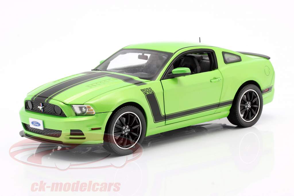 Ford Mustang Boss 302 Baujahr 2013 grün 1:18 ShelbyCollectibles